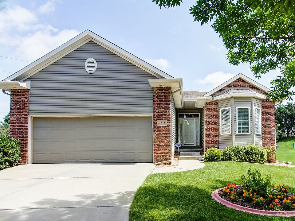2nd image of 1211 S 176th Avenue Cir
