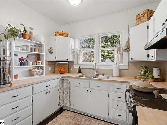 2nd image of 17 1st St