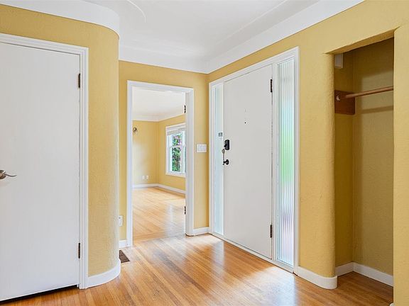 3rd image of 2758 Dunlevy St