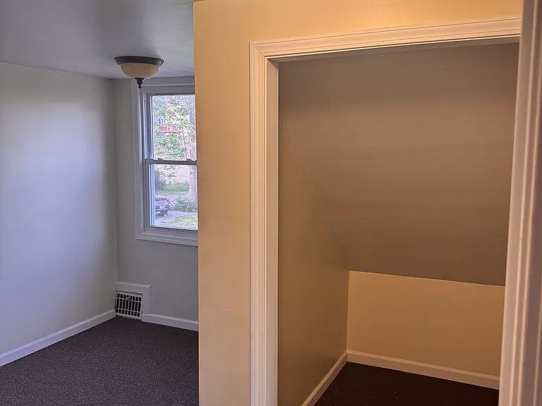 742 Charlotte St — Photo 11