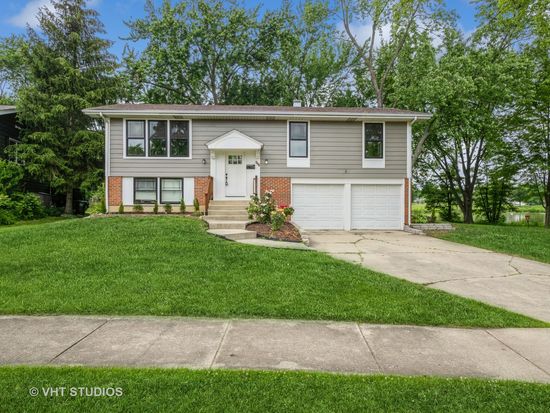 960 Hillcrest Blvd, Hoffman Estates, IL 60169