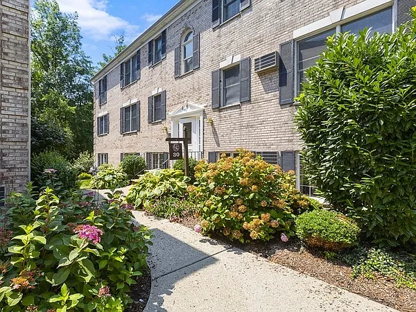 Coventry Square Apartments — Photo 12
