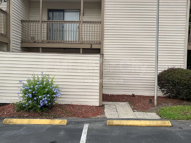 2300 Twelve Oaks Dr #F2 — Photo 3