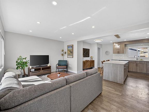 5th image of 208 78th Ave SE