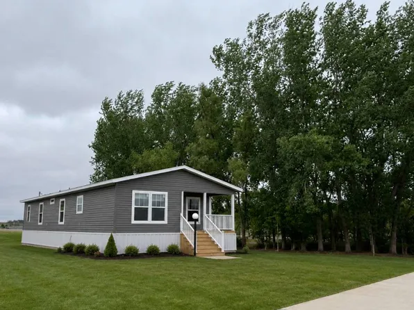 115 Crestview Dr #Le, Le Mars, IA 51031