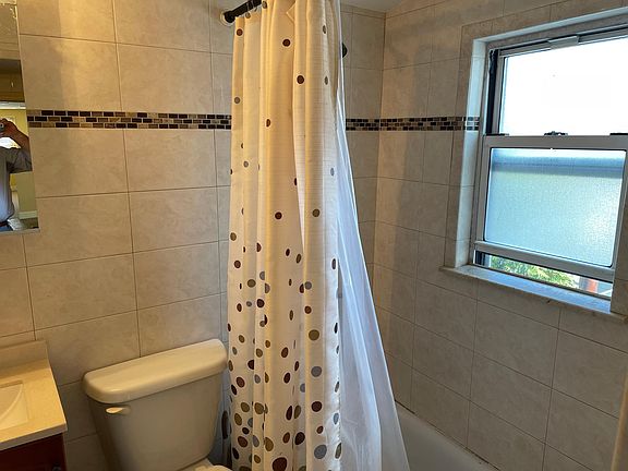 5th image of 553 Lincoln Ave #2