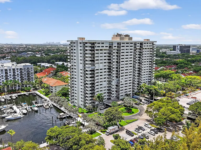3200 Port Royale Dr N #1205 — Photo 2