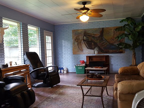3rd image of 209 Aurore Ave