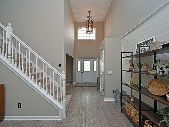 3rd image of 2256 Columbine Dr