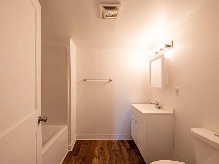 111 N Pine St #4 — Photo 4
