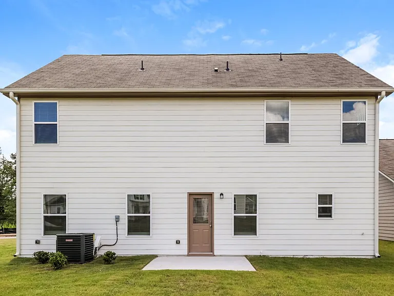 636 Mackenzie Cv — Photo 13