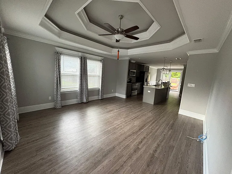 58 Commodore Pl — Photo 6