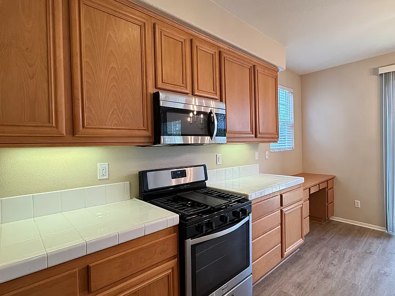 28512 Plymouth Way — Photo 29