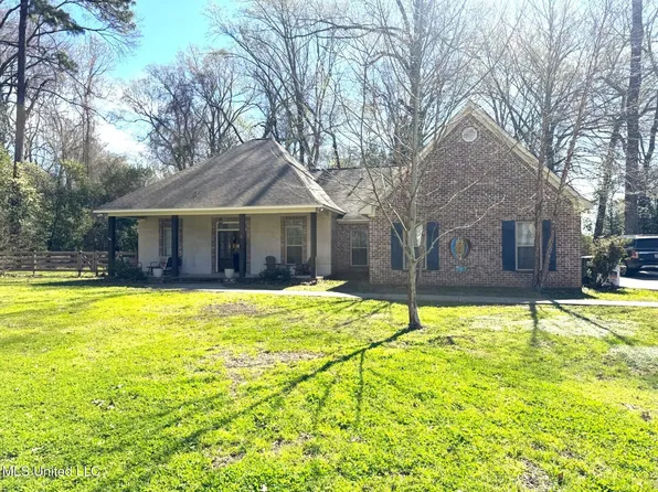 4 Bayou Ln, Natchez, MS 39120