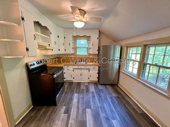 3rd image of 604 Huckleberry Hill Rd