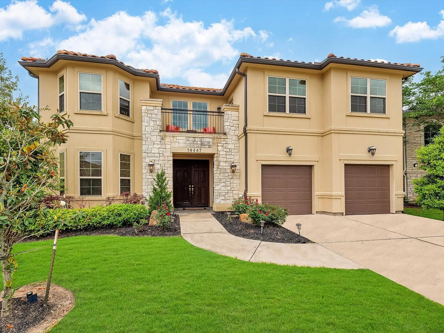 5 bed, 4.5 bath, 4010 sqft, $6,000 — Photo 1