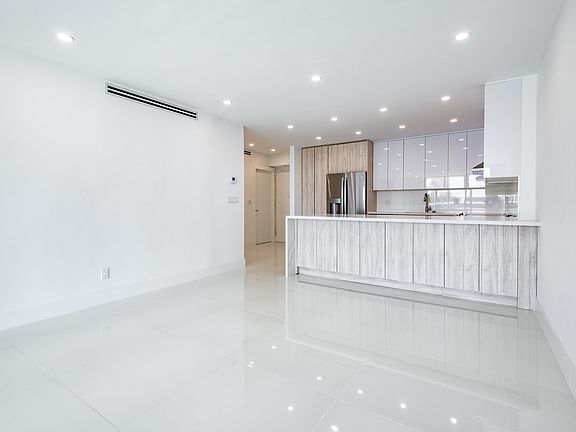 5th image of 19380 Collins Ave Penthouse 15