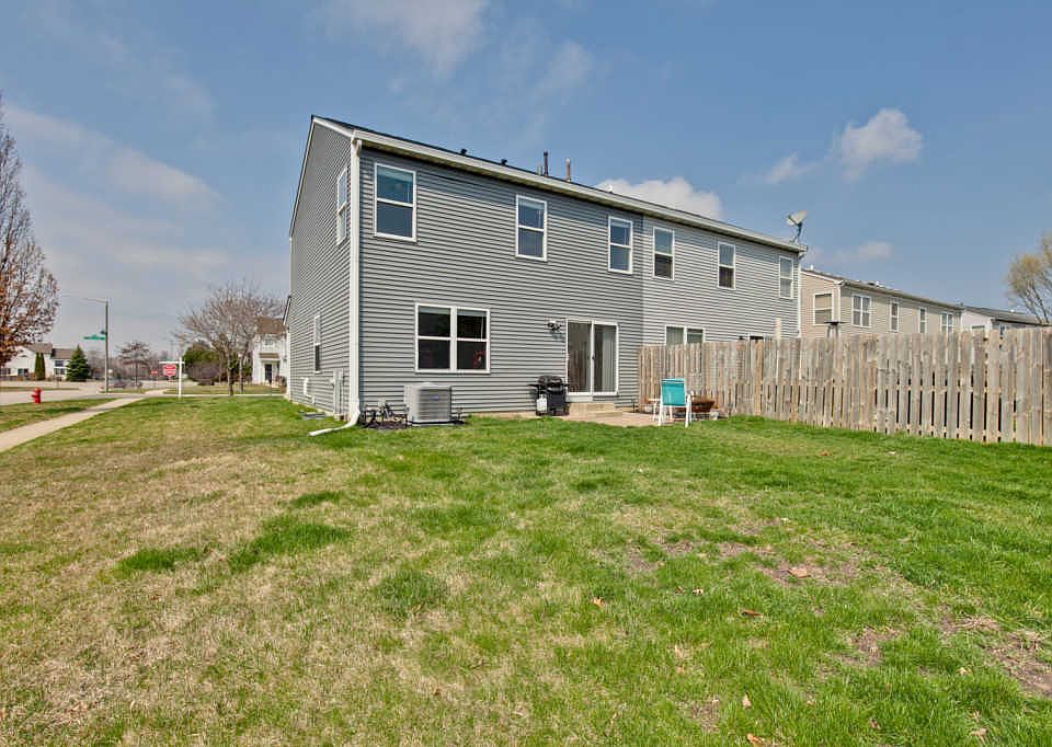 2nd image of 890 Wedgewood Cir