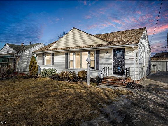 3rd image of 18201 Garden Blvd