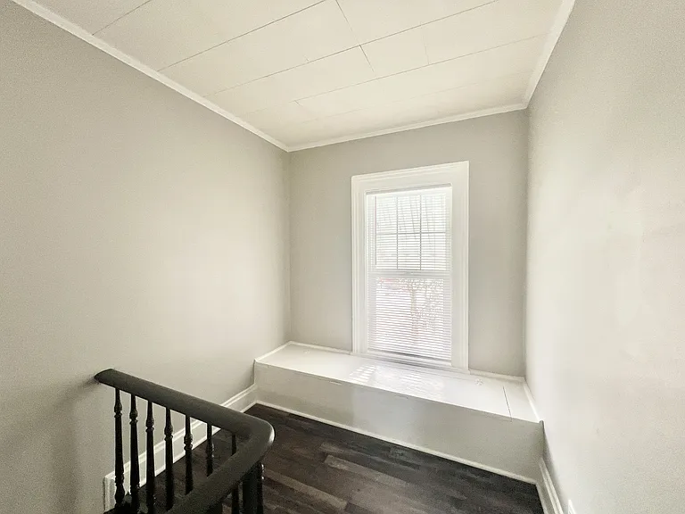 921 W Grand Ave — Photo 9