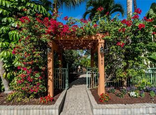 445 3rd Ave S APT 202, Naples, FL 34102