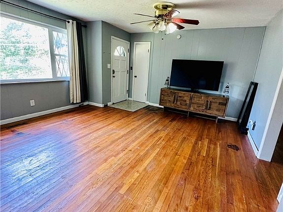 5th image of 1652 Lakewood Dr