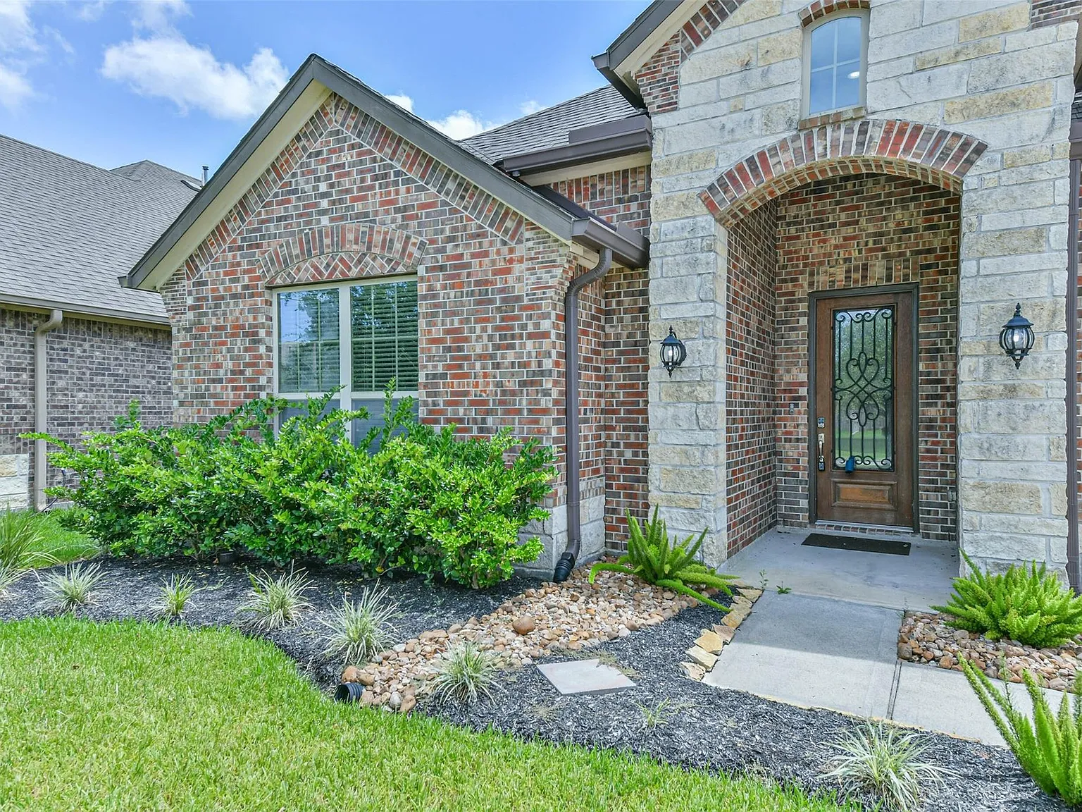 4 bed, 2.5 bath, 2587 sqft, $3,300 — Photo 4