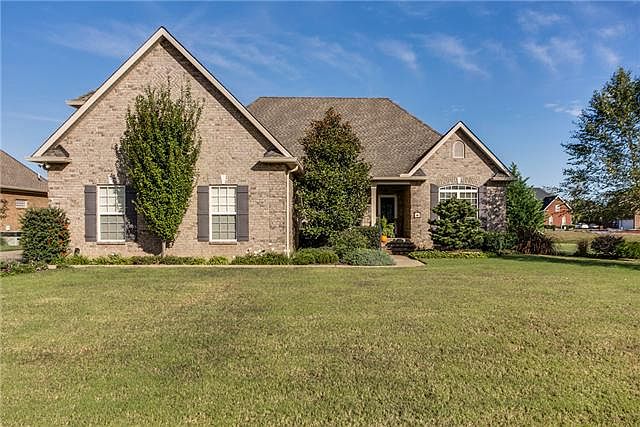 1st image of 435 Garden City Dr