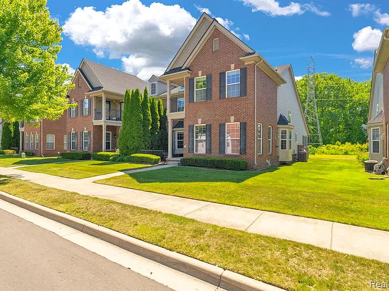 42682 Park Crescent Dr — Photo 3