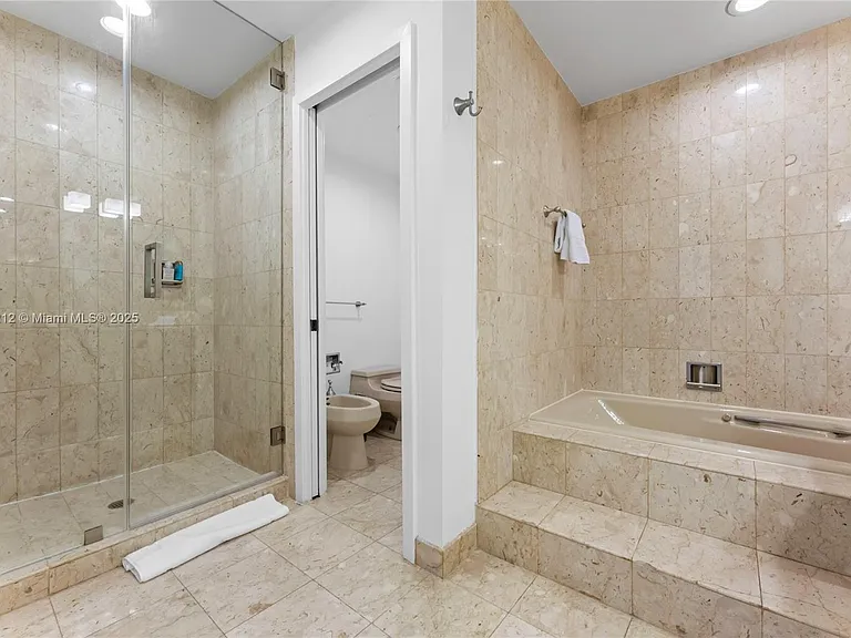 19112 Fisher Island Dr #19112 — Photo 12