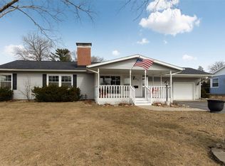 412 42nd St NE, Cedar Rapids, IA 52402