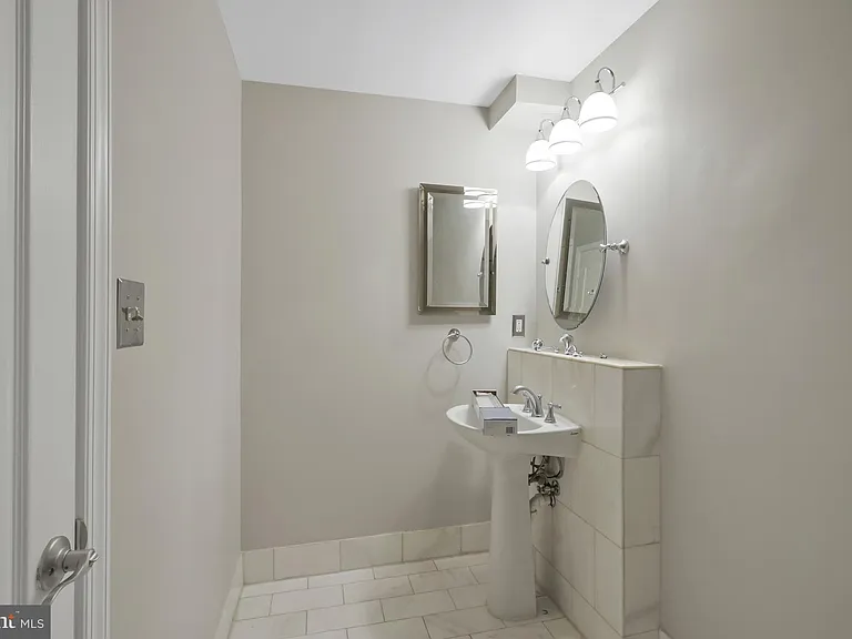1211 S Eads St #1704 — Photo 22