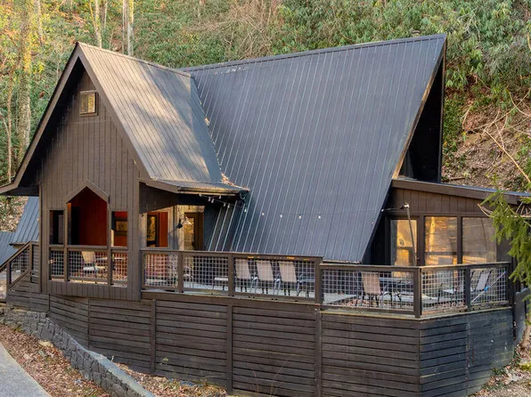 1043 Ski Mountain Rd, Gatlinburg, TN 37738