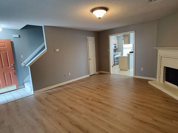4th image of 1785 Black Bear Cir W