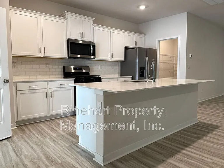 328 Ginsberg Rd — Photo 2