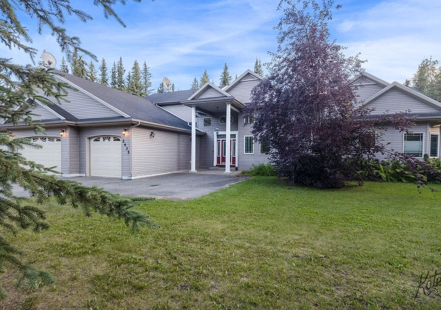 Century 21 Gold Rush Beautiful 4-Bedroom Waterfront Home For Rent! (Fairbanks) — Photo 2