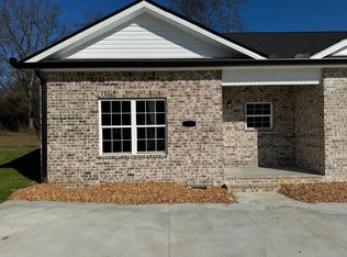 225 Village Ln, Hartsville, TN 37074