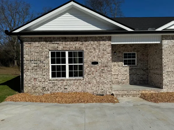 225 Village Ln, Hartsville, TN 37074