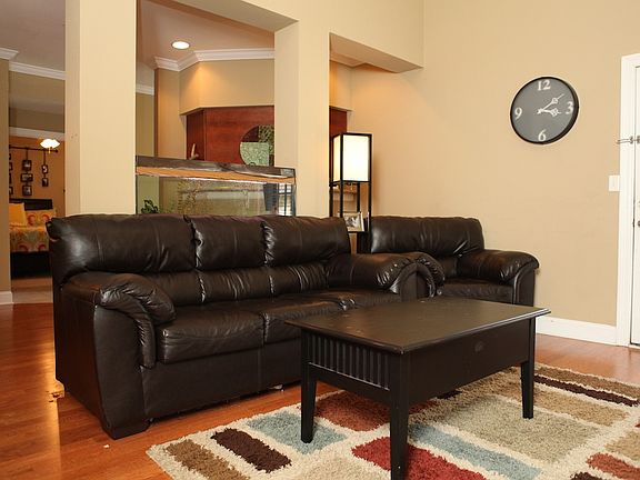 2nd image of 3218 Veterans Memorial Pkwy #812