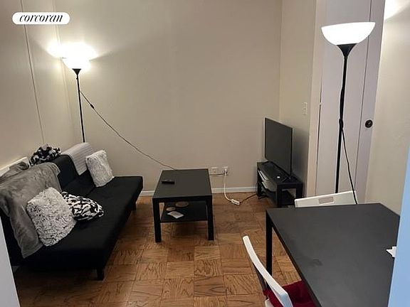 4th image of 301 E 45th St APT 4C