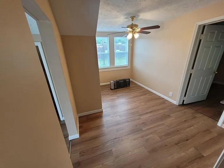 1411 E Harper Ave — Photo 5