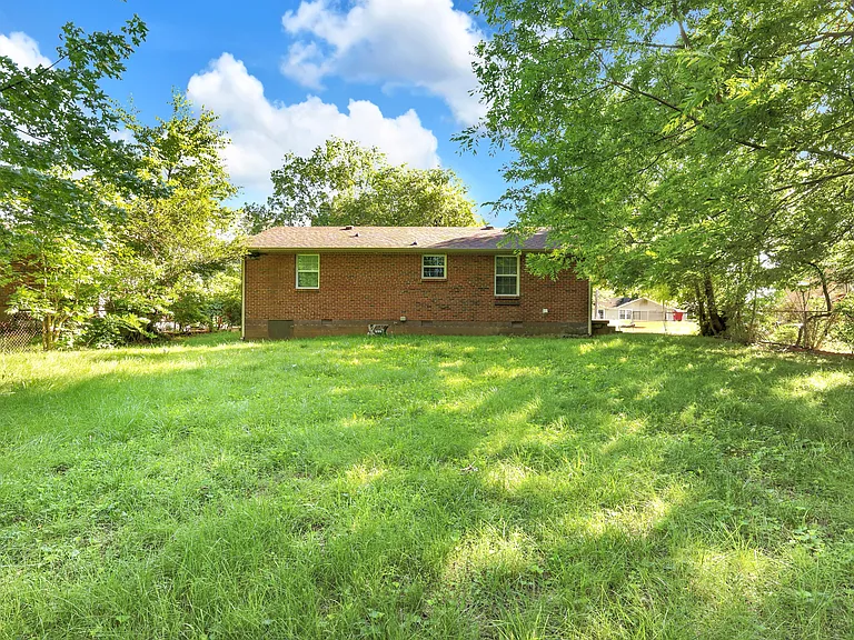 623 Lafayette Rd — Photo 10