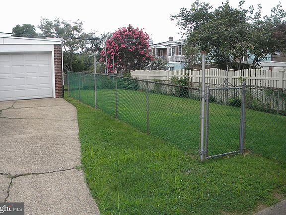 5th image of 913 N Rodney St