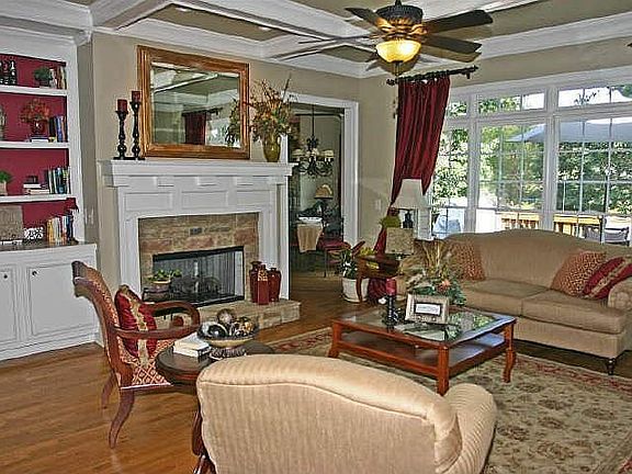 5th image of 1016 Meadow Brook Dr