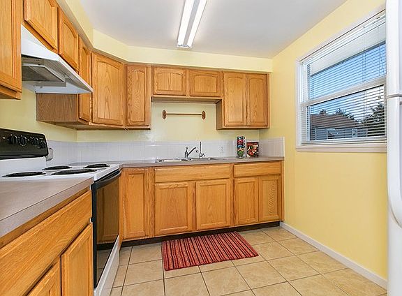 3rd image of 1320 N Lafayette Ave
