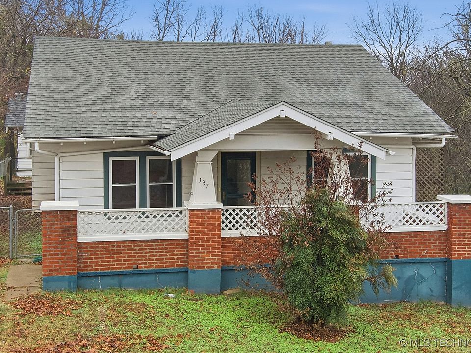 1st image of 137 E 11th Ave