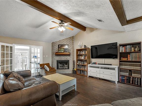3rd image of 4100 Windfree Dr