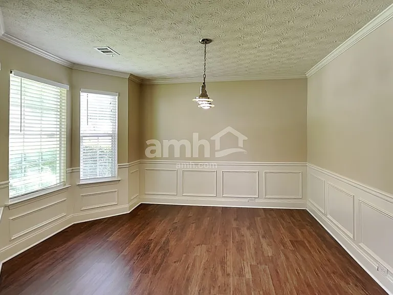 1728 Silverchase Dr SW — Photo 6