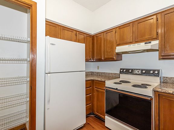 2nd image of 2106 S Cynthia St #B206