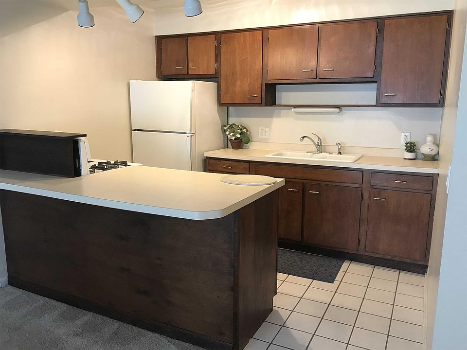 1st image of 233 S Batavia Ave APT 3G